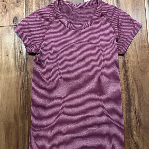Lululemon athletic top! Swiftly tech short sleeve crew - Picture 3 of 3